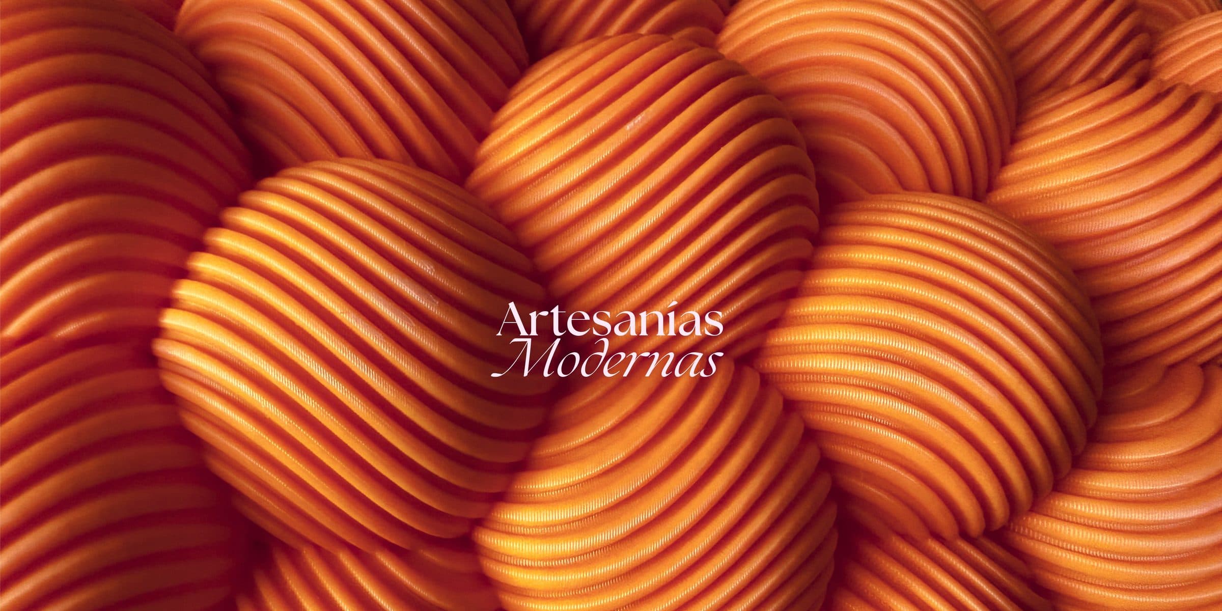 Detalle de esferas texturizadas en naranja con el rótulo Artesanías Modernas